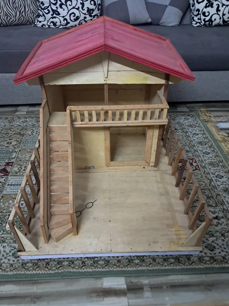 Wooden Cat House — photo 2