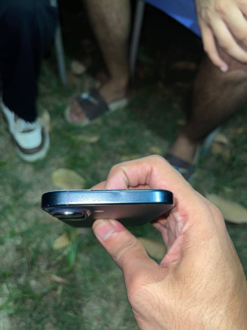 Apple iPhone 16 3