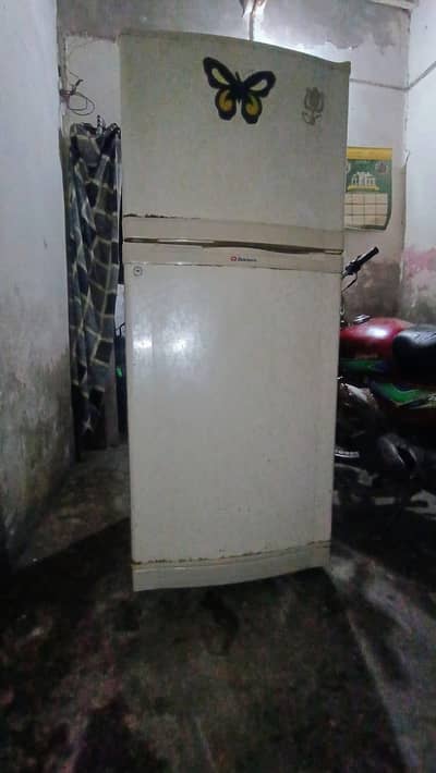 Assalamualaikum! Fridge dowlance urgent for sale.