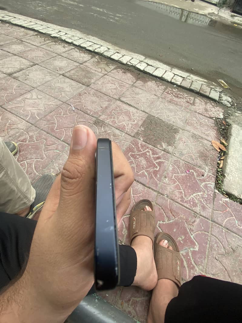Apple iPhone 12 4