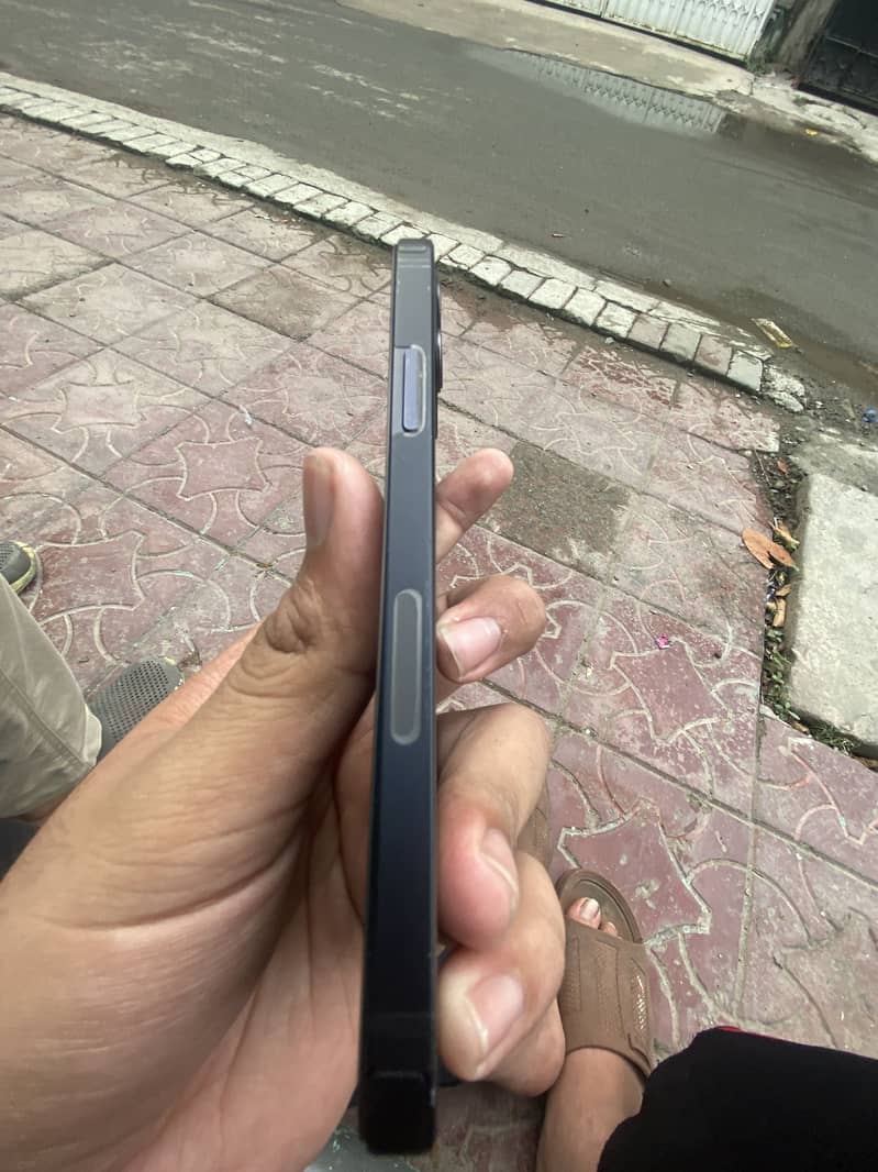 Apple iPhone 12 6