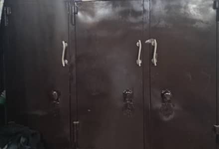 3 door almari (steel wardrobes)