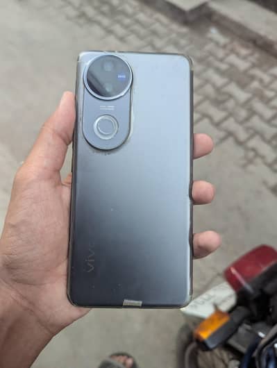 Vivo V50