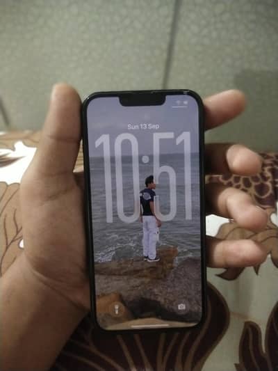 Apple iPhone 13