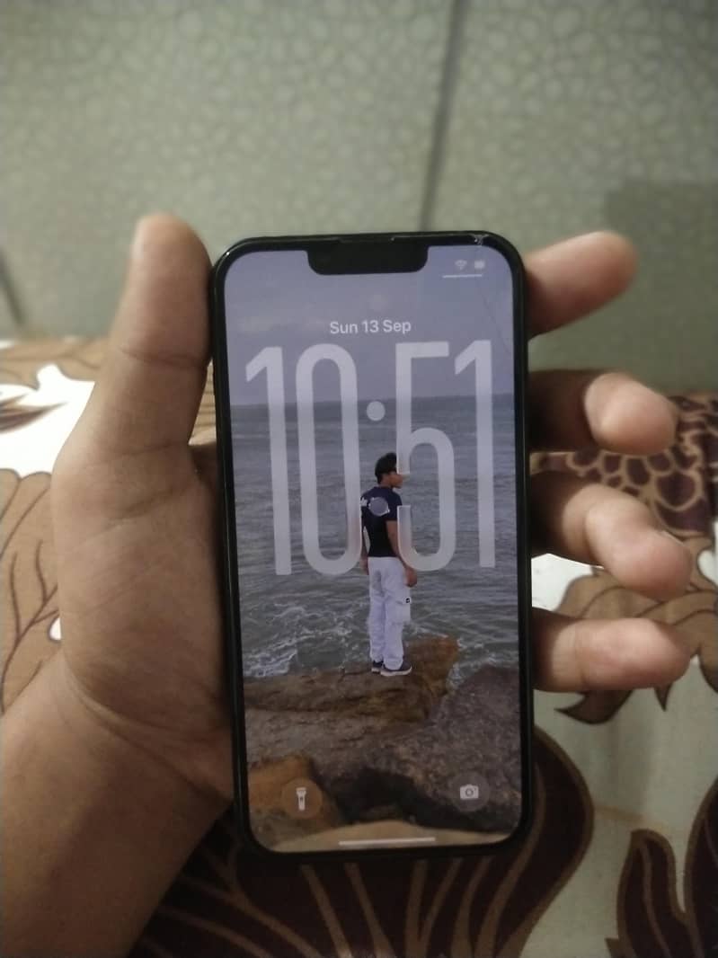 Apple iPhone 13 0