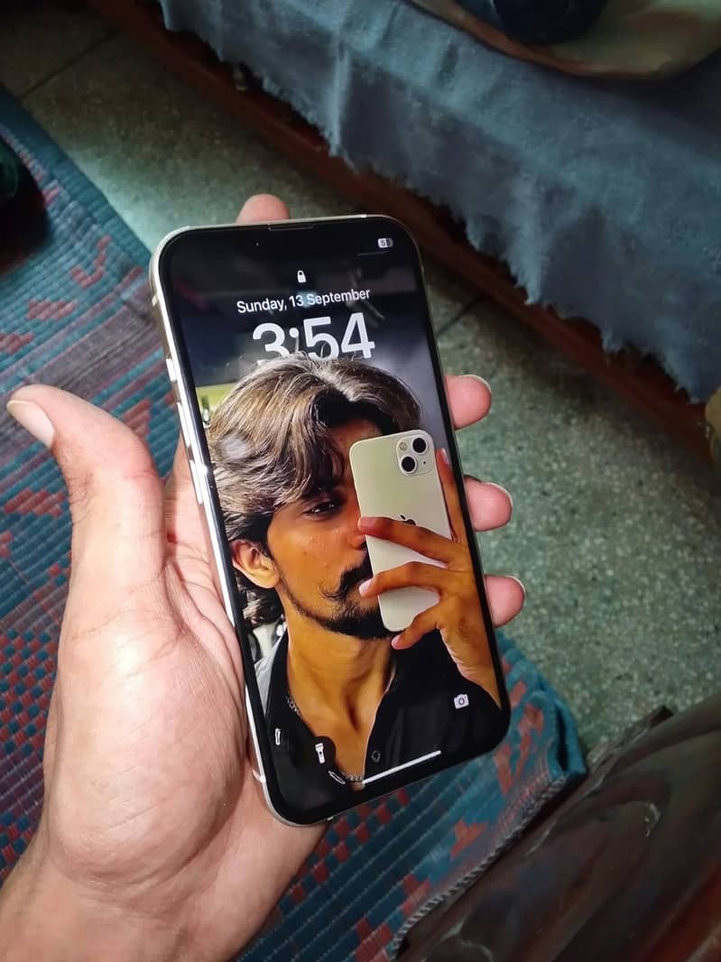 Apple iPhone 13 1