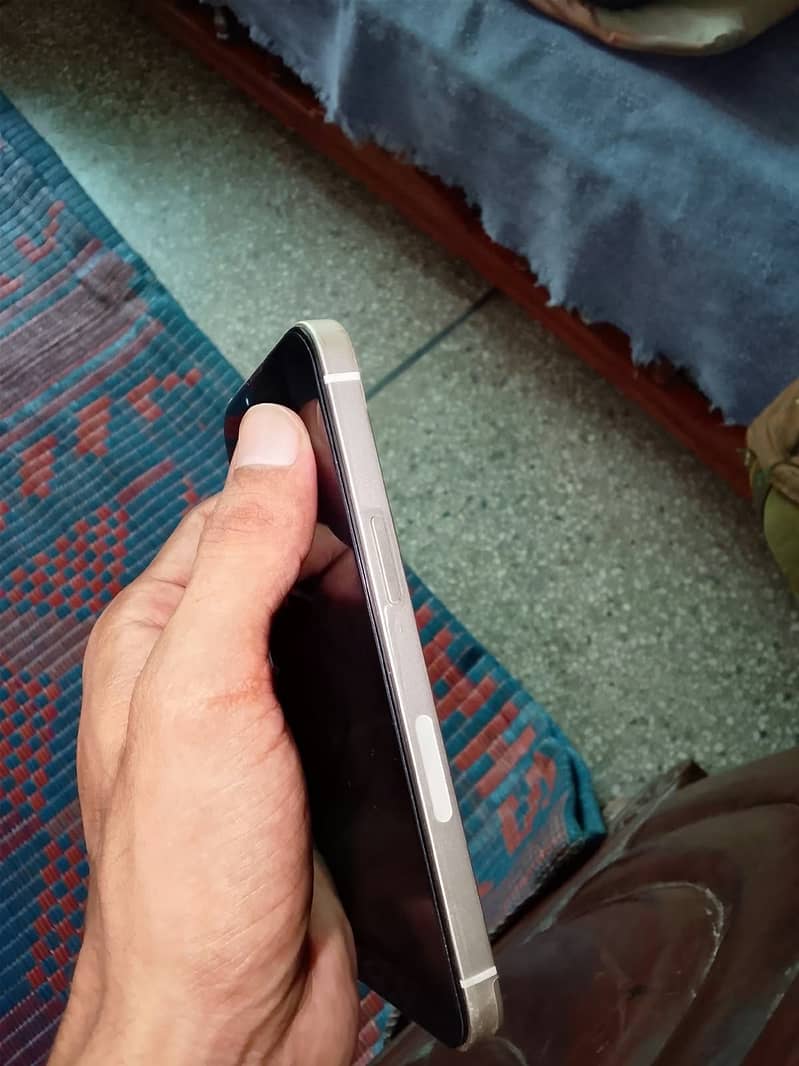 Apple iPhone 13 2