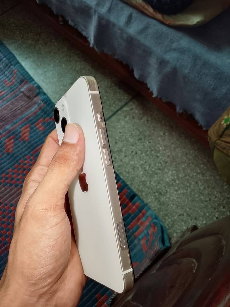 Apple iPhone 13 4