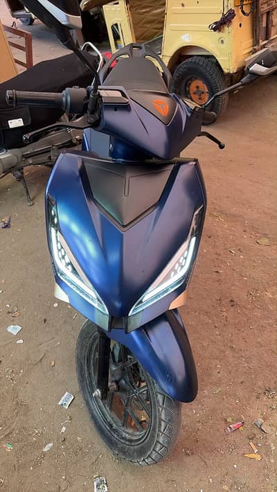 Yadea VELAX H 2026 Model, 1000kms mileage, Genuine Condition