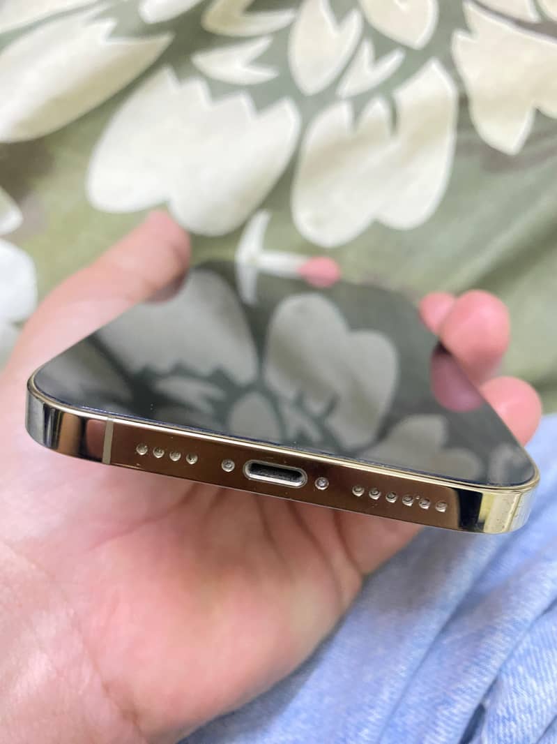 Apple iPhone 12 Pro Max Jv scratchless zero meter 1
