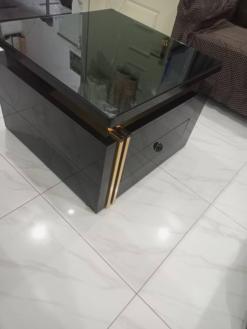 Center Table 0