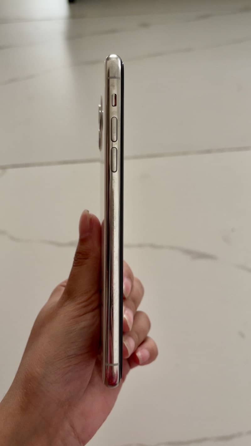 iPhone 11 Pro Max 1