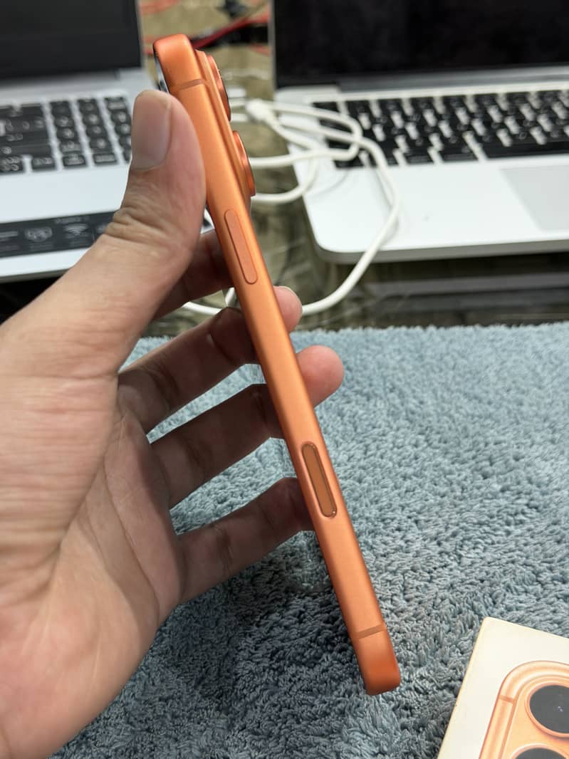 Apple iPhone 17 Pro Max 4