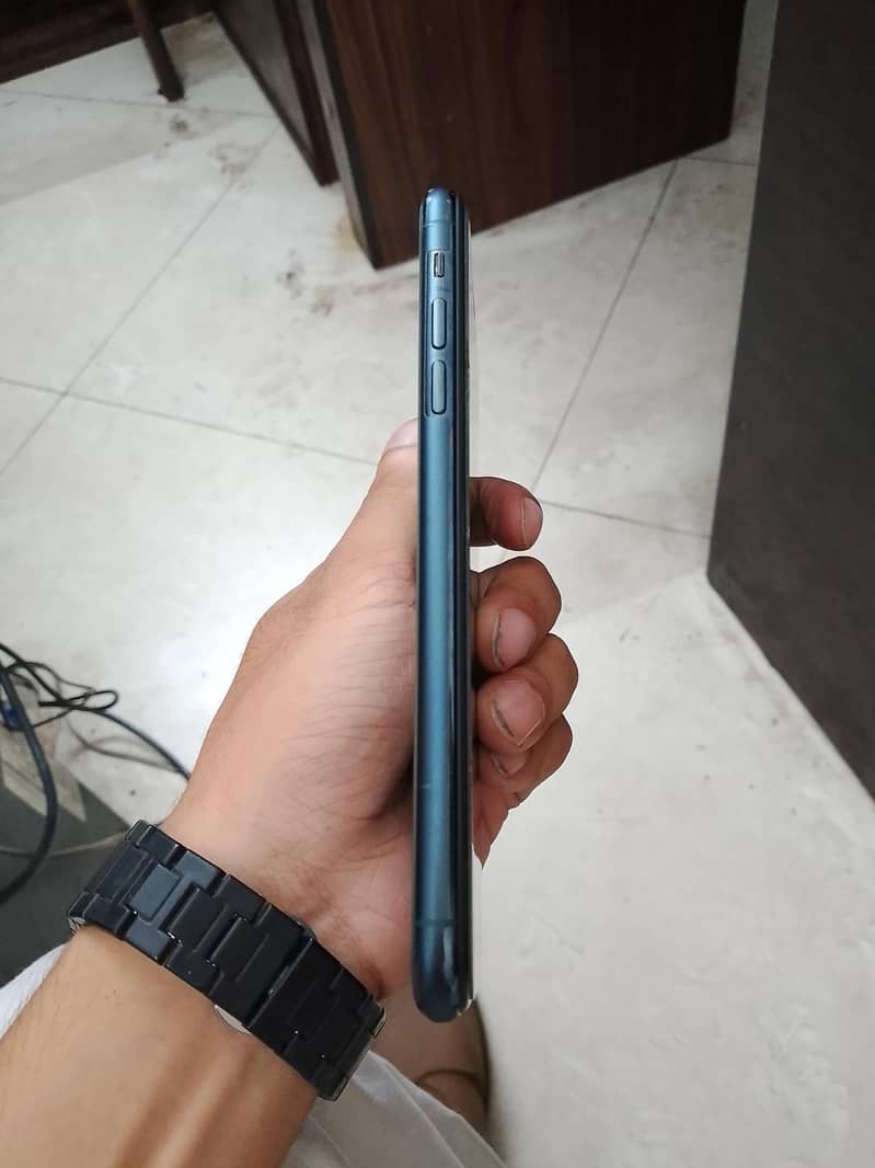 Apple iPhone 11 Pro Max 4