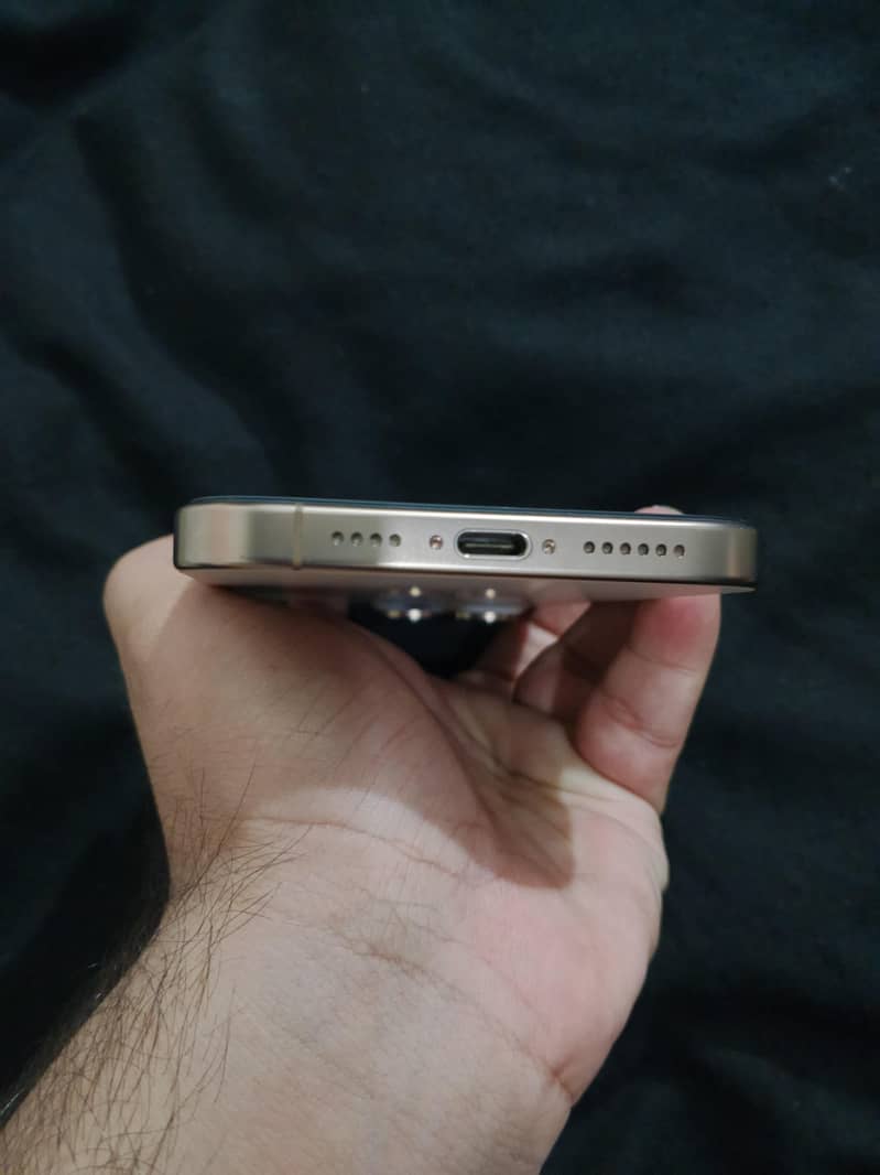 Apple iPhone 16 Pro Max 3