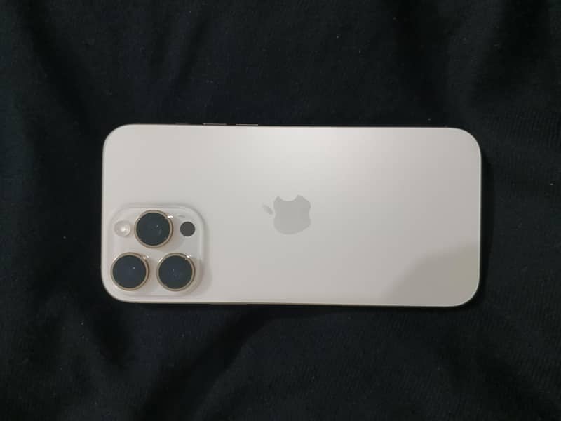 Apple iPhone 16 Pro Max 9