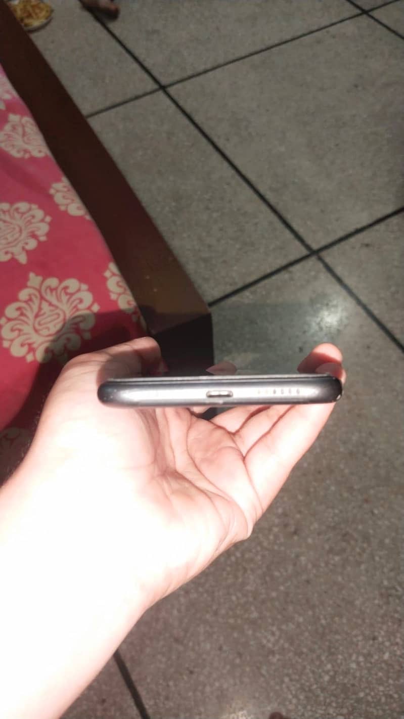 Apple iPhone 11 4