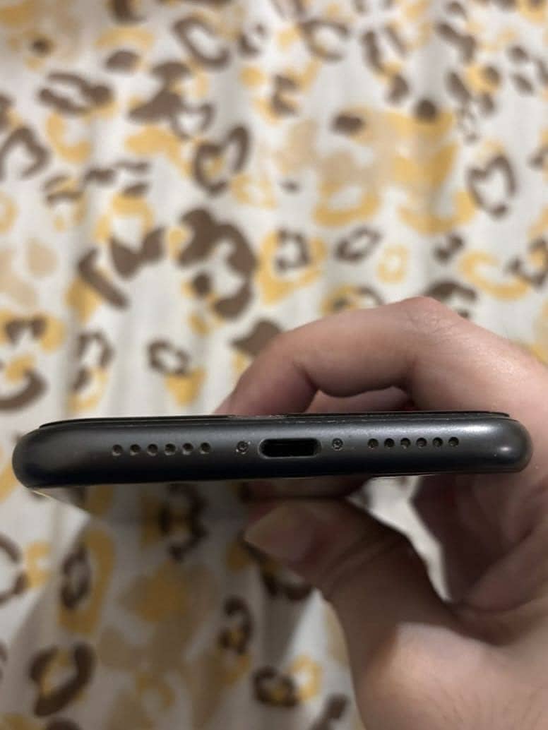 Apple iPhone 11 3