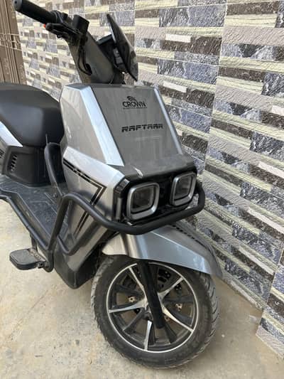Crown Electric Raftaar - Mint Condition (3,350 KM Driven)