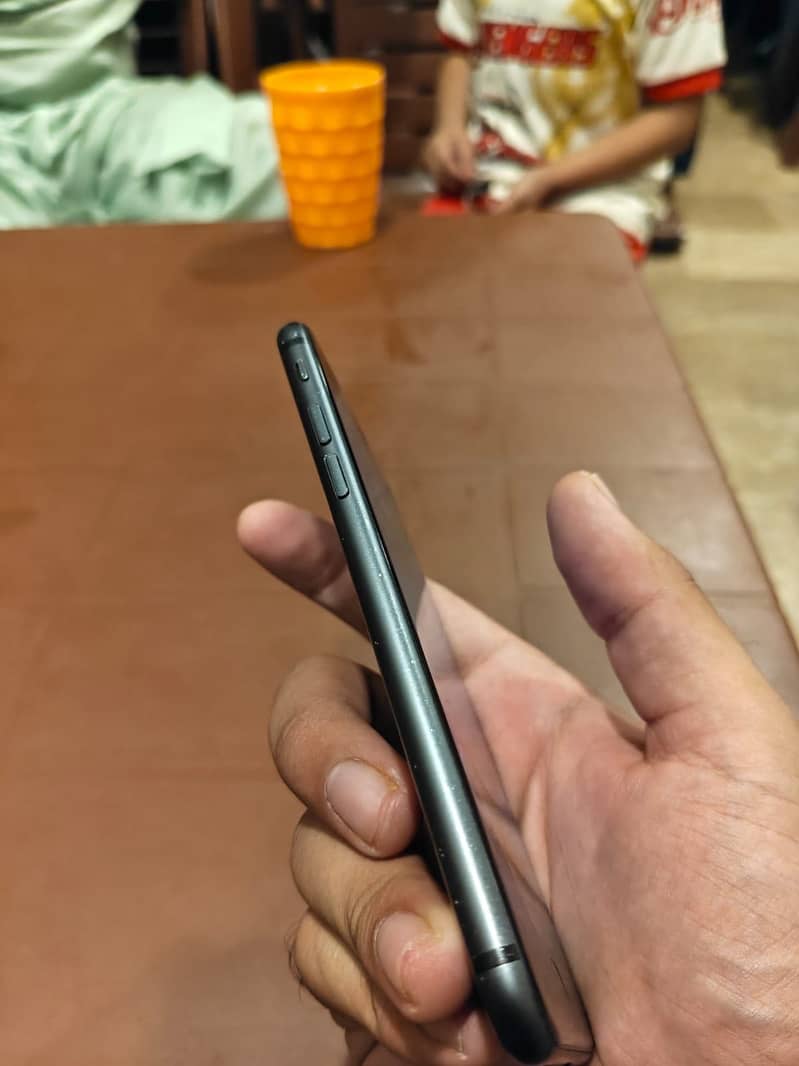 Apple iPhone 8 0