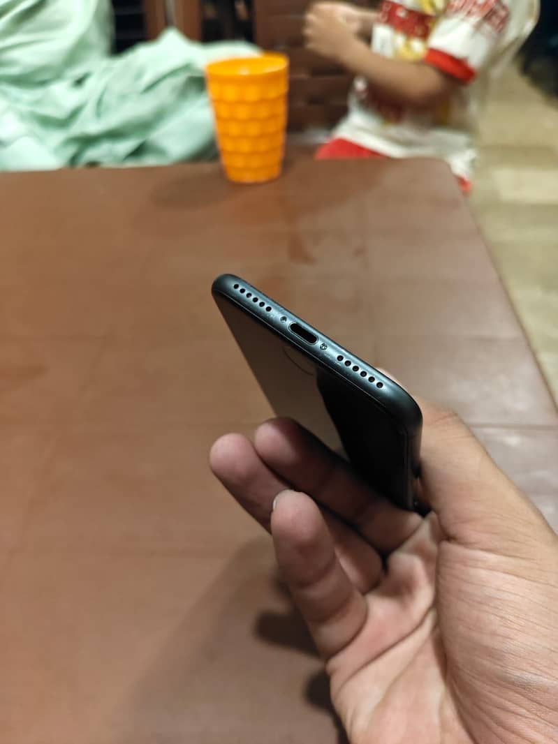 Apple iPhone 8 1