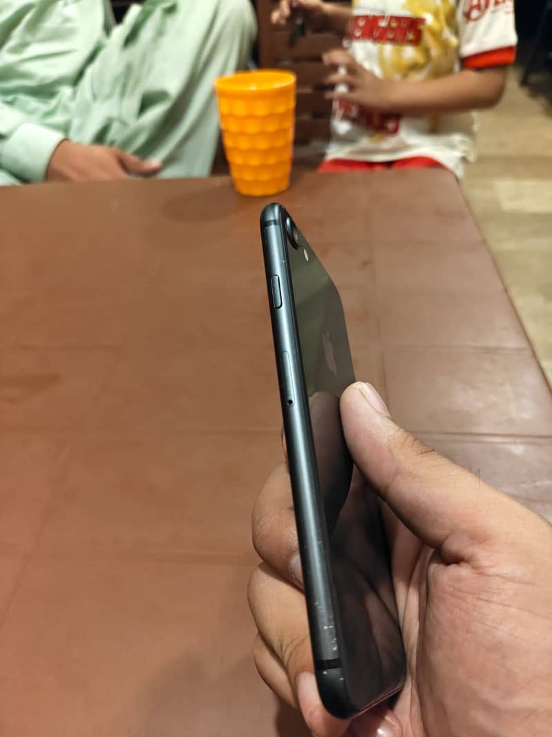 Apple iPhone 8 6