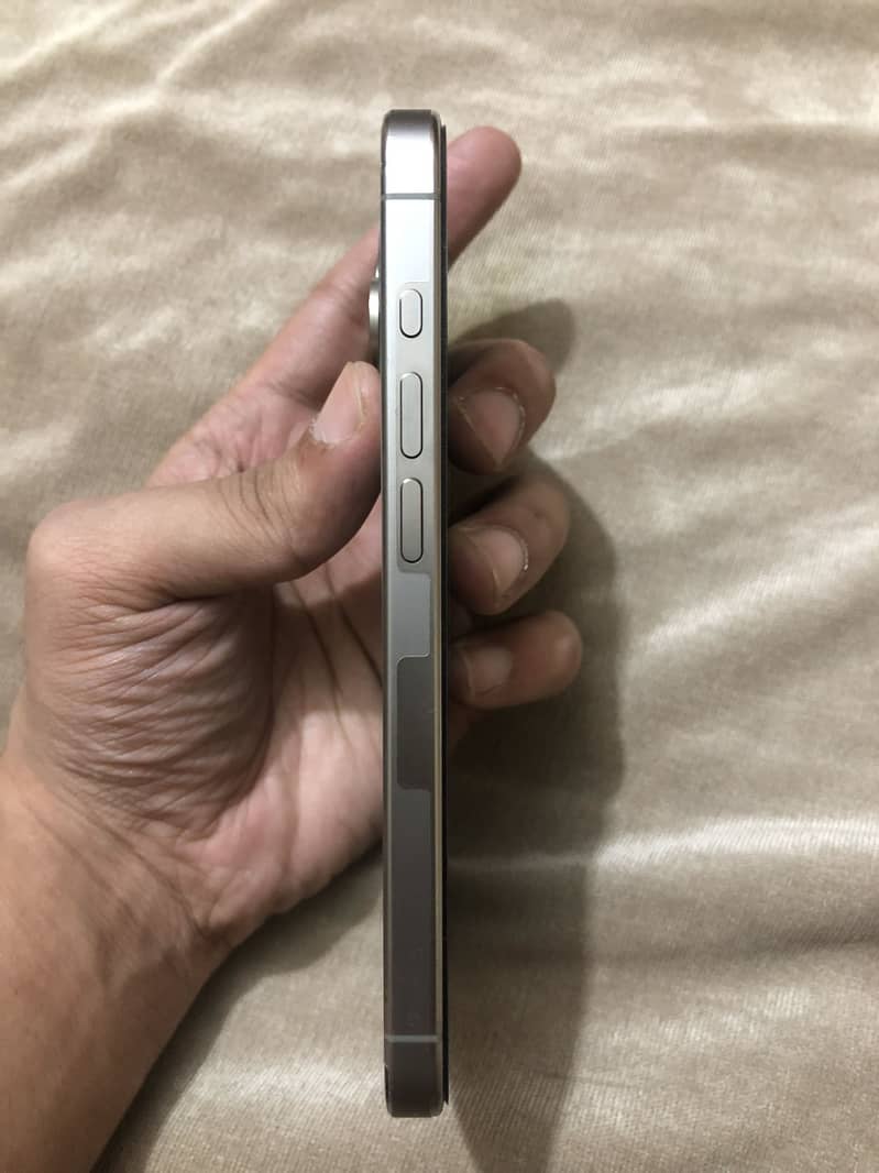 Apple iPhone 15 Pro 3