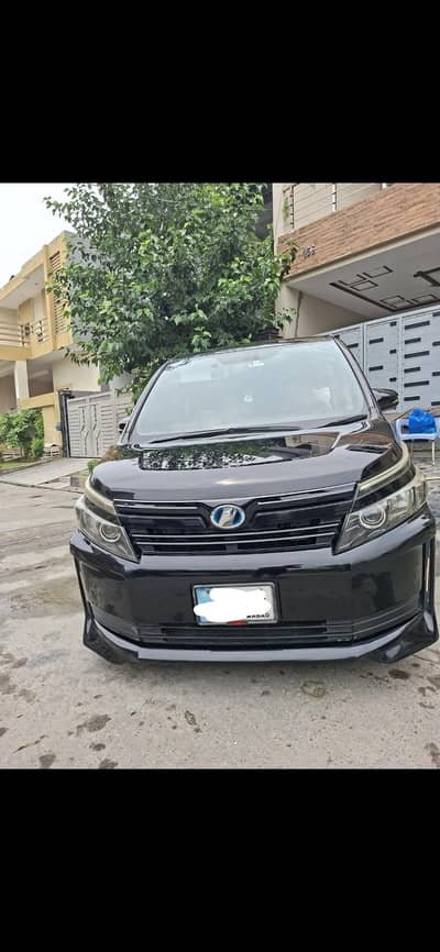 Toyota Voxy Hybrid