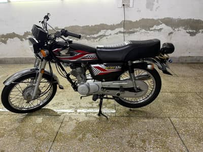 Honda CG 125 2024 Model Lahore Registered 19000 KM Genuine