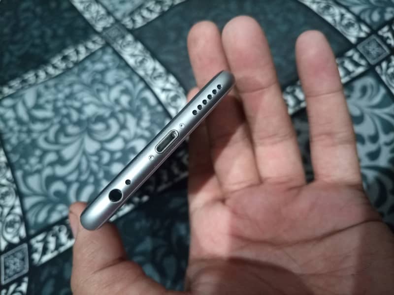 Apple iPhone 6S 3