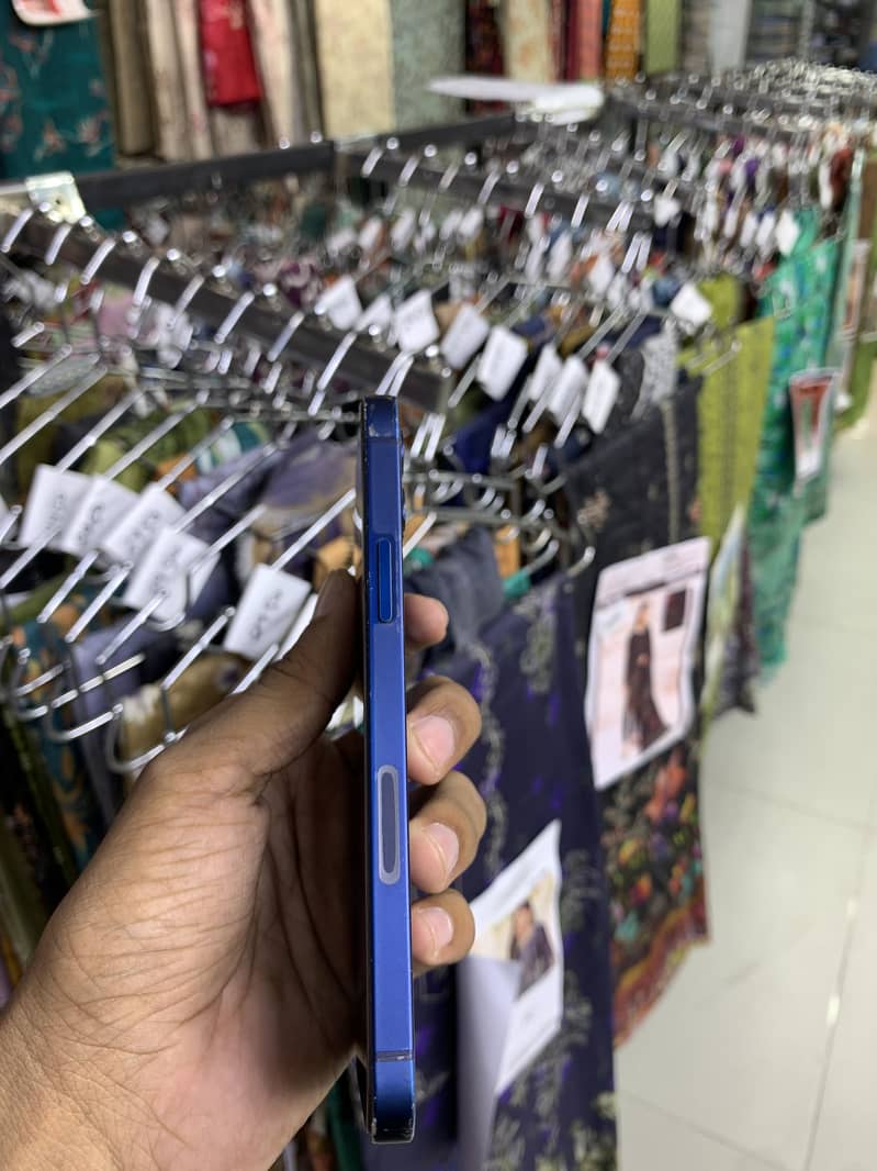 Apple iPhone 12 2