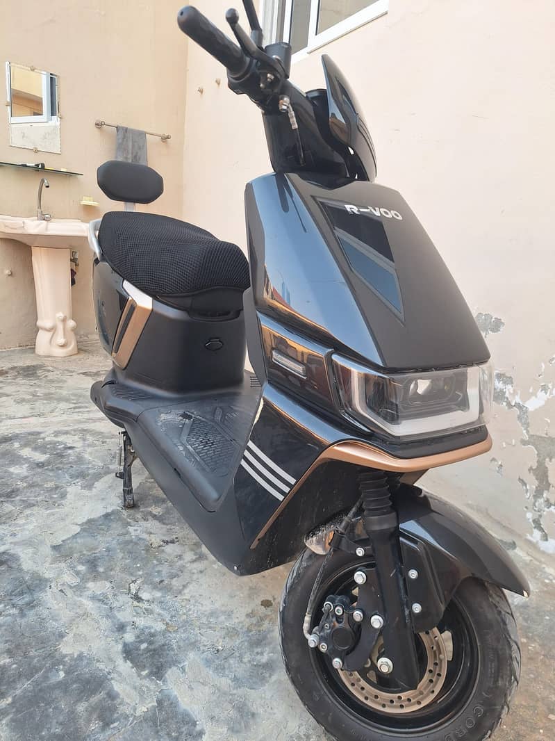 Revoo A12 2