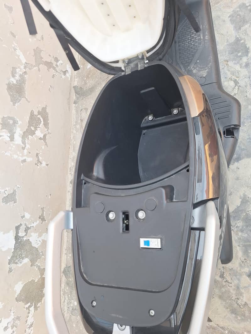 Revoo A12 11