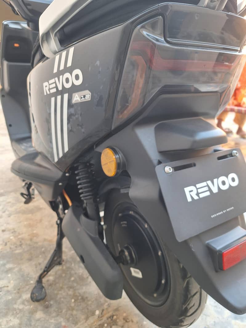 Revoo A12 14