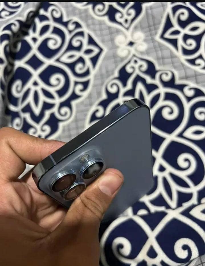 Apple iPhone 13 Pro Max 4