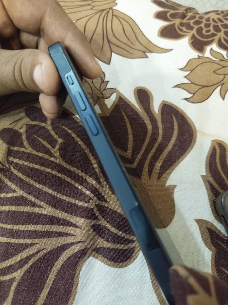 Apple iPhone 13 2