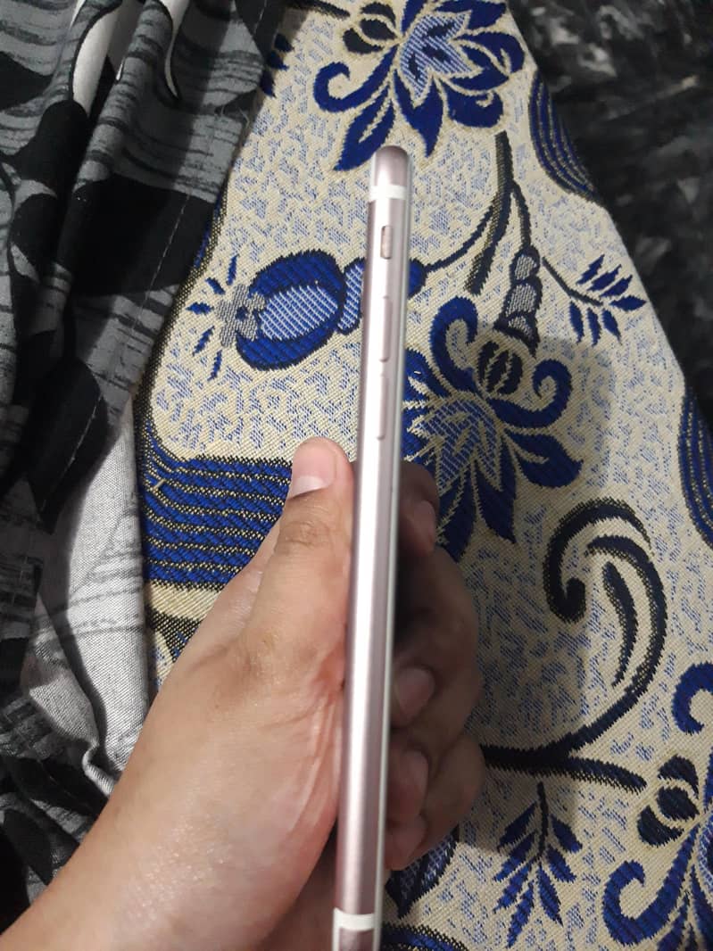 Apple iPhone 7 3