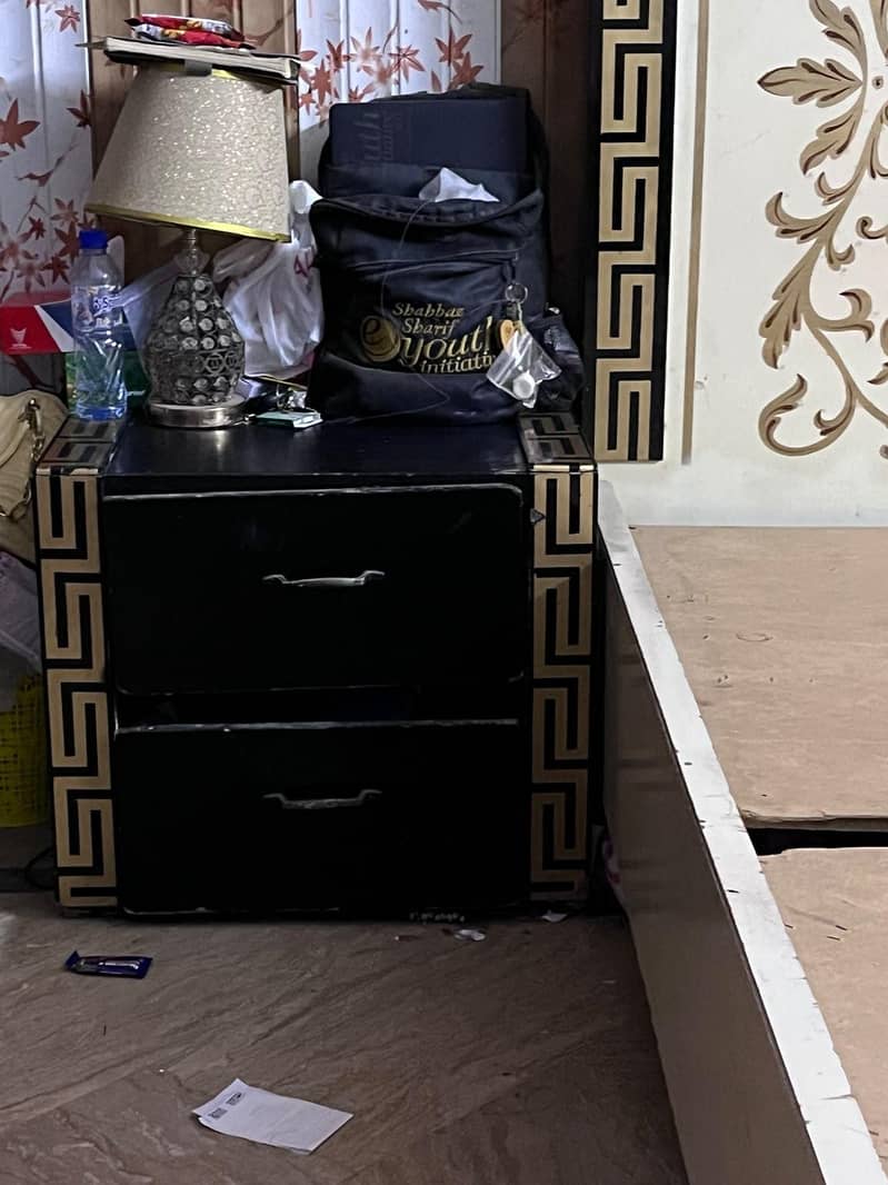 bed set side tables and dressing 1