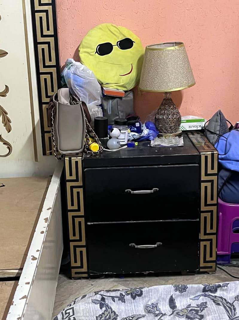 bed set side tables and dressing 2