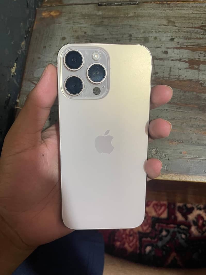 Apple iPhone 16 Pro Max 1
