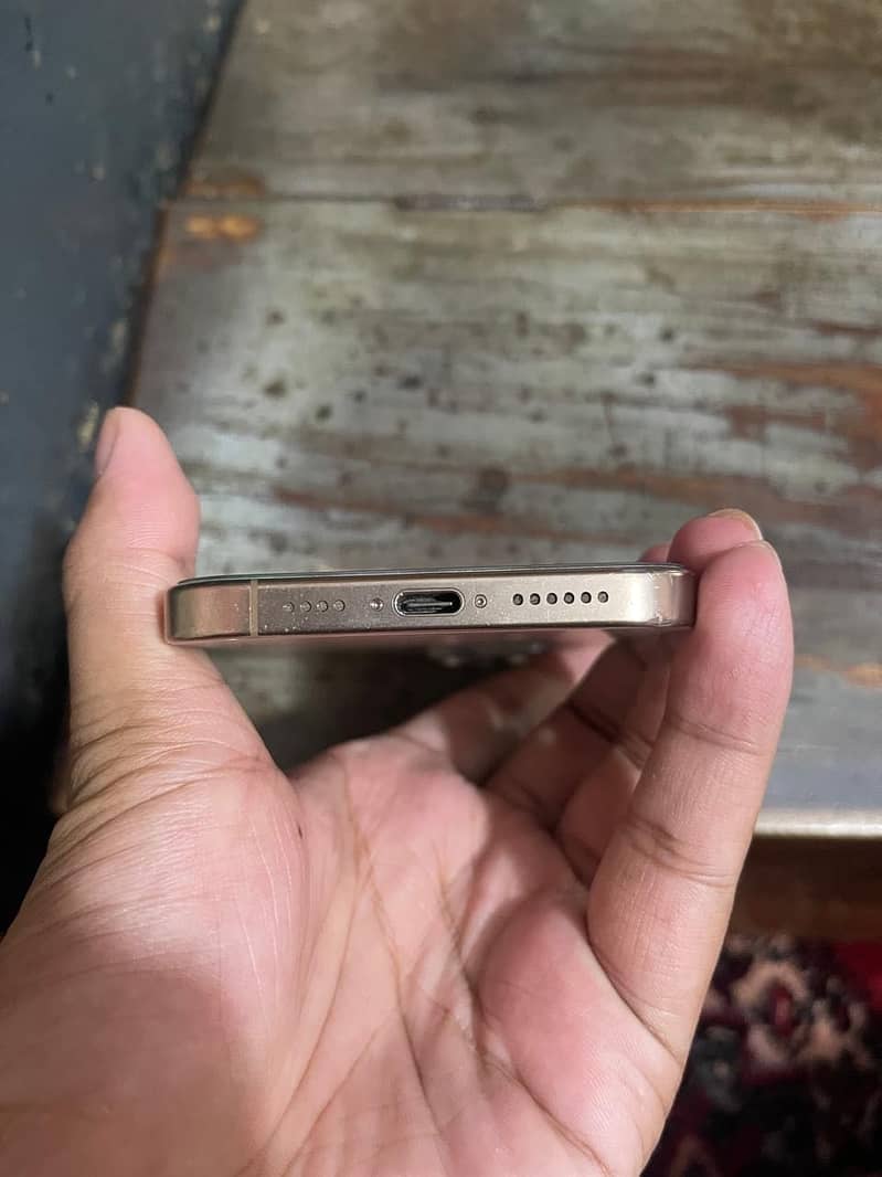 Apple iPhone 16 Pro Max 2