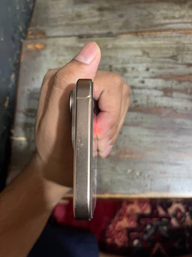 Apple iPhone 16 Pro Max 3