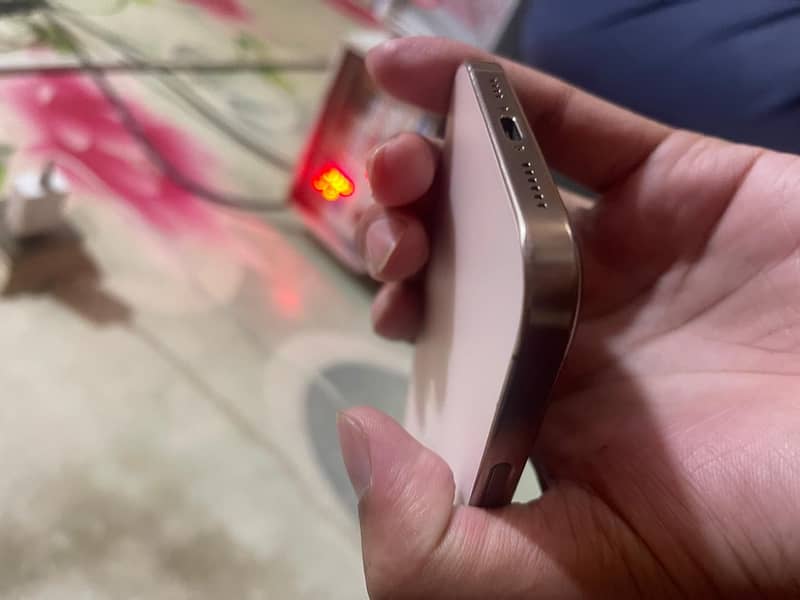 Apple iPhone 16 Pro Max 4