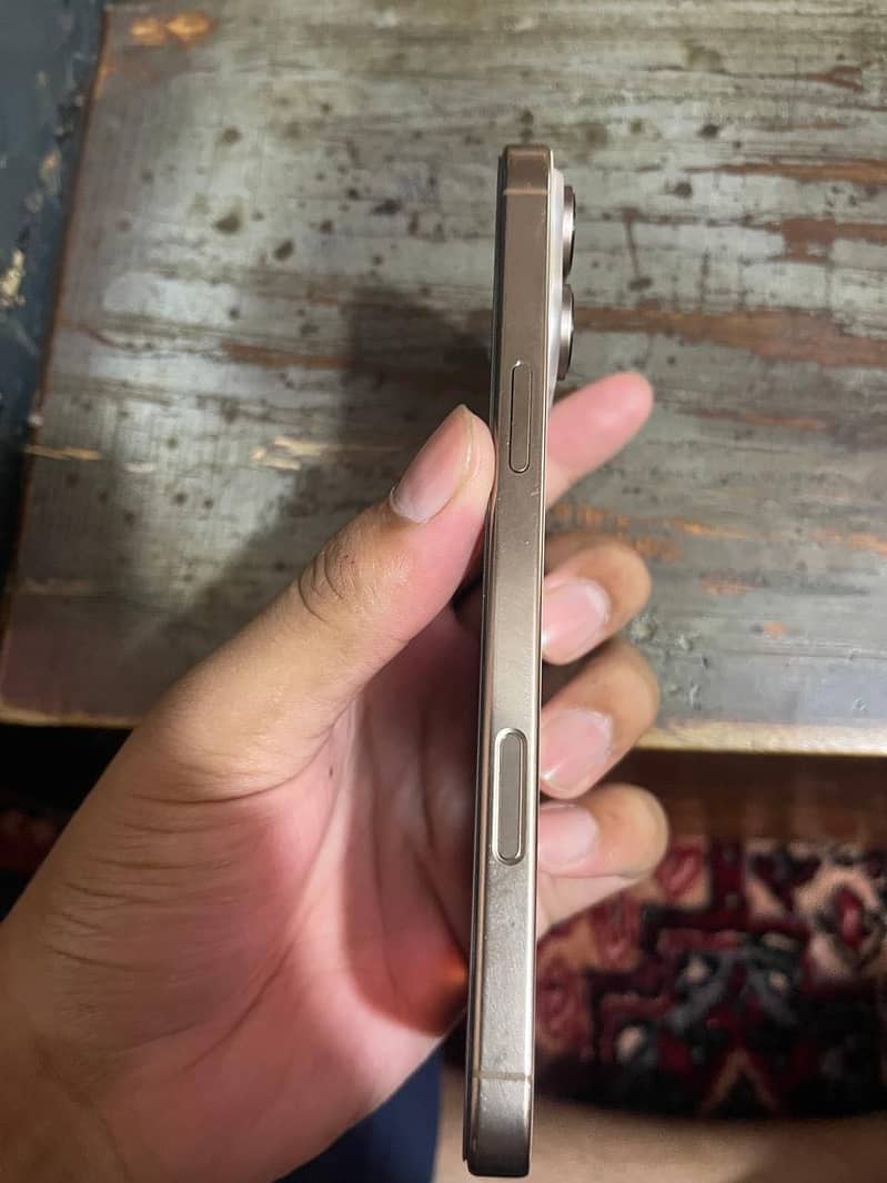 Apple iPhone 16 Pro Max 6