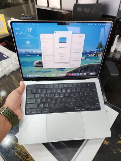 Apple MacBook Pro M3 | 14-inch | 8GB RAM | 512GB SSD | Box + Case