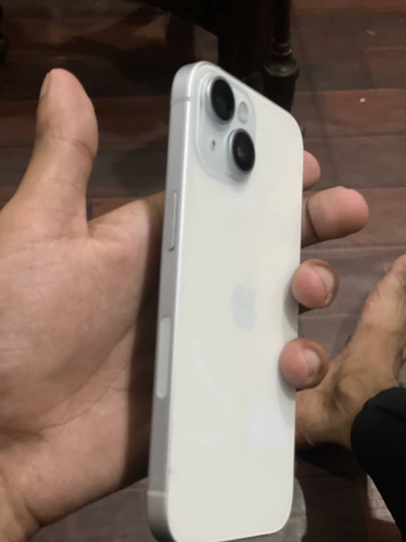 Apple iPhone 15 4