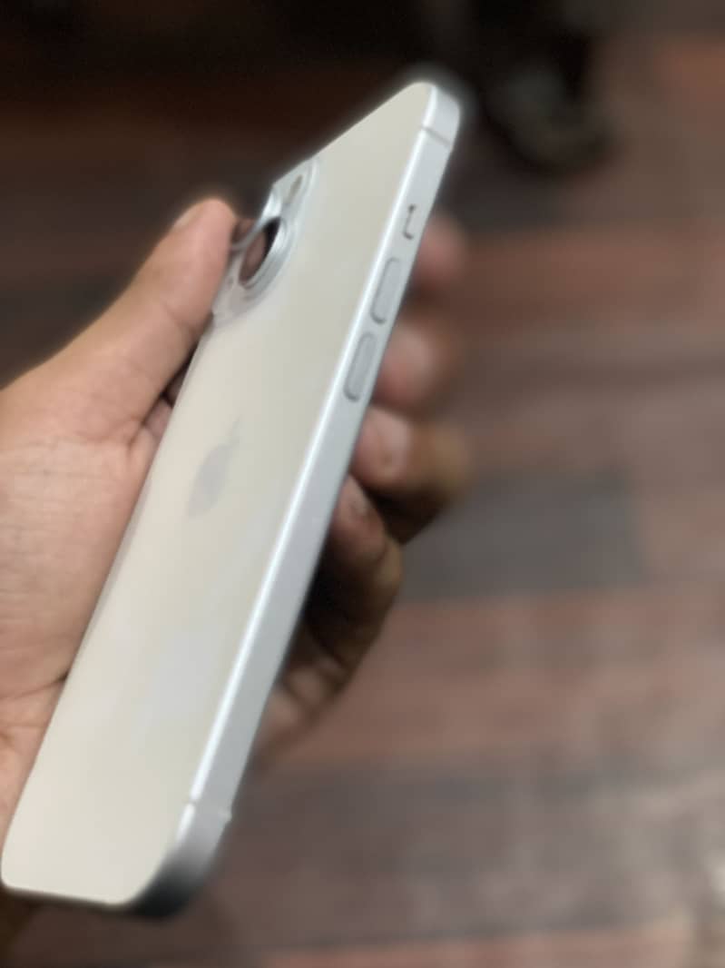 Apple iPhone 15 8