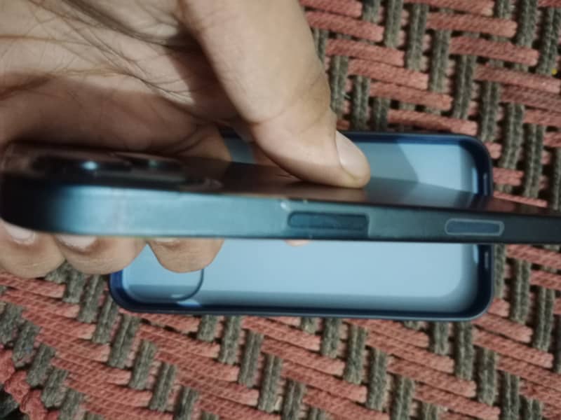 Apple iPhone 13 1