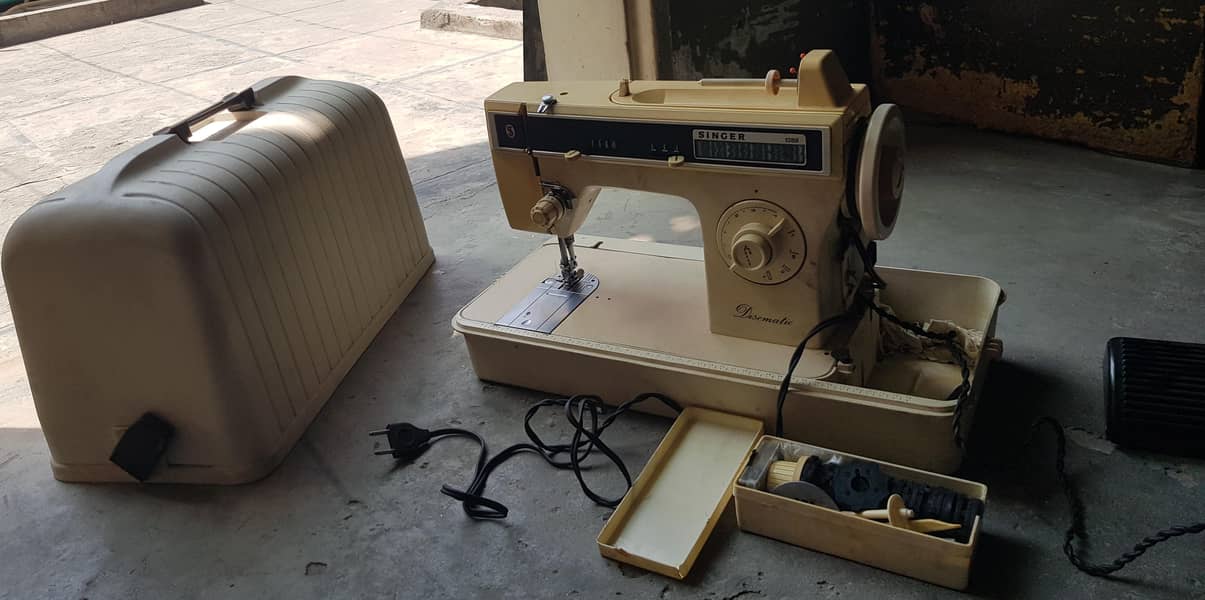 Singer Sewing Machine model 1288 1
