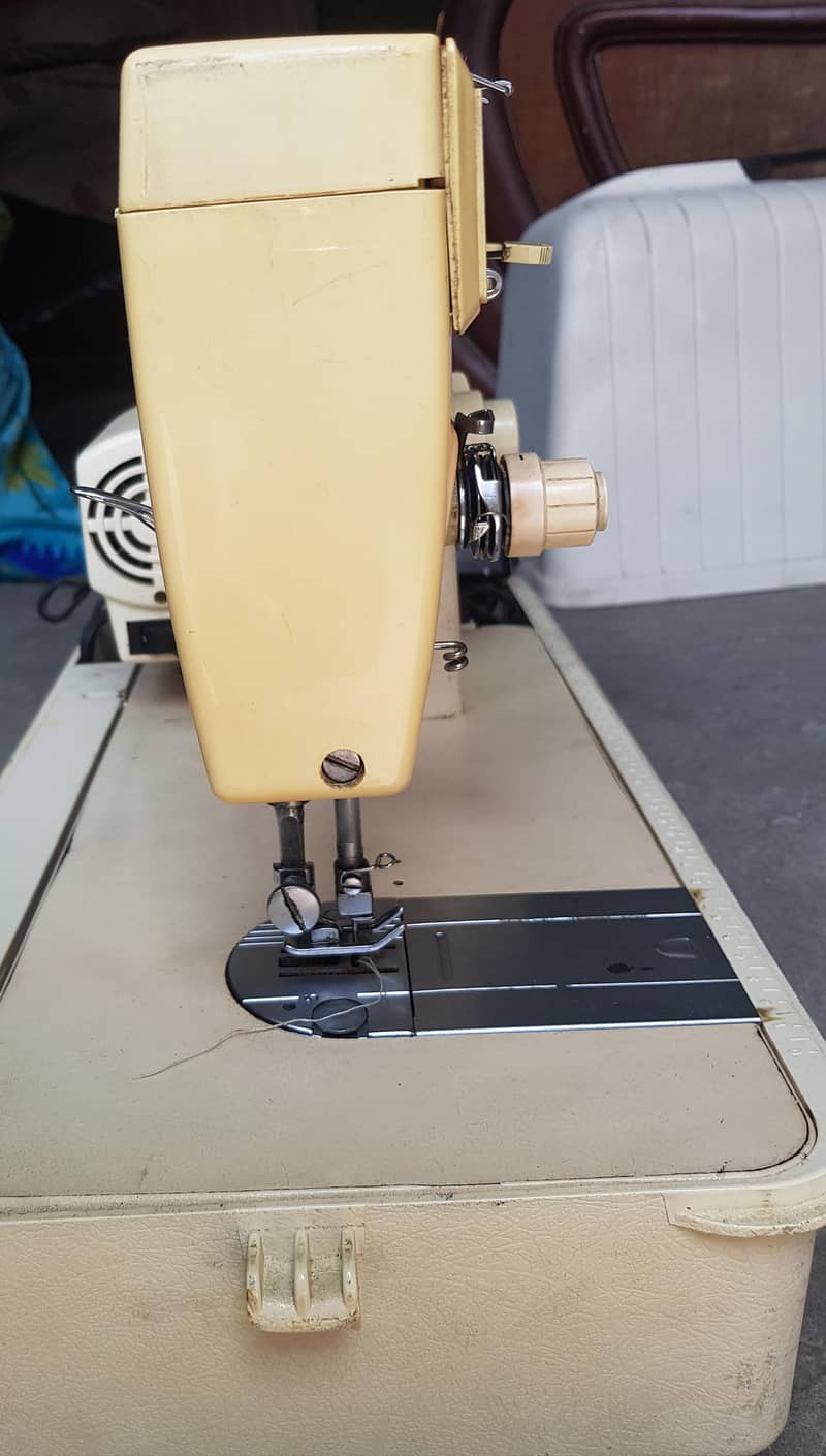 Singer Sewing Machine model 1288 6